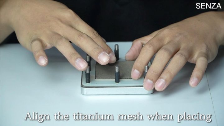 Install the microplate.